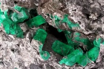 emeralds on matrix